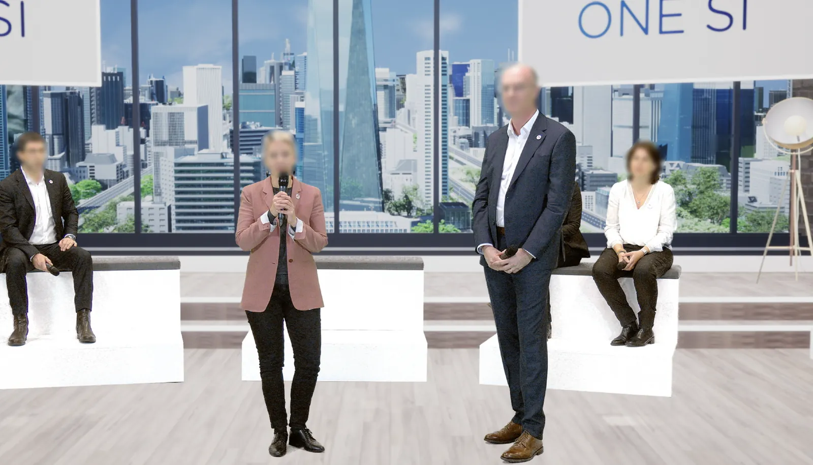 Intervenants en direct dans un décor virtuel de convention d'entreprise